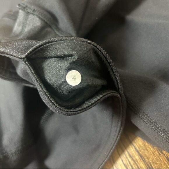 Lululemon Black Leggings Size 4 30” Inseam *Small flaws* Shiny Waistband - Picture 7 of 16
